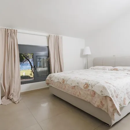 Beachfront Galini 페프코초리