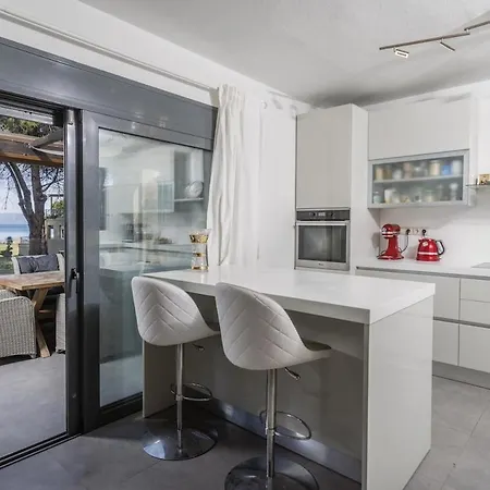 Beachfront Galini 페프코초리