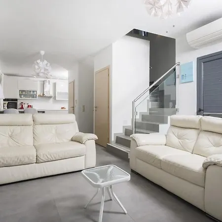 Beachfront Galini 페프코초리